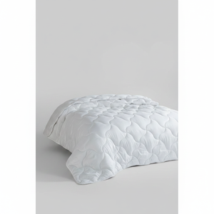 Couette d'hôtel de la série Flora, technologie matelassée en microfibre, confort et durabilité supérieurs - Product Image 2
