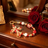 Dragonne de téléphone faite à la main en perles de cristal rouge, avec pendentif croix en strass, lanière de poignet, porte-clés et breloque de sac pour filles