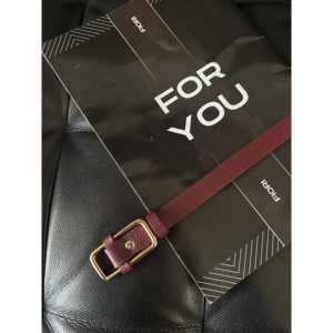 Cinturón para mujer Fiori con hebilla rectangular, estilo casual, acabado plateado, aspecto de cuero rojo - Product Image 1