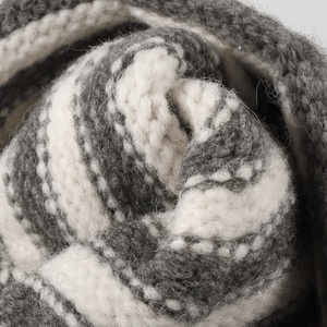 <span class=keywords><strong>Gorro</strong></span> <span class=keywords><strong>de</strong></span> punto jacquard a rayas con pompón para mujer, <span class=keywords><strong>de</strong></span> <span class=keywords><strong>lana</strong></span> mezclada, con contraste <span class=keywords><strong>de</strong></span> color, cuello vuelto, grueso y cálido para otoño e invierno - Product Image 4