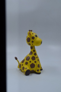 La girafe bobblehead est un animal mignon et ludique, parfait pour votre tableau de bord de voiture, votre bureau ou la décoration de votre maison. - Product Image 5