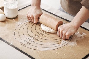 Grand <span class=keywords><strong>tapis</strong></span> de table antidérapant en silicone pour pétrir la farine et travailler la pâtisserie - Product Image 4