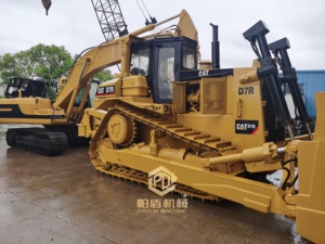 Bulldozer sur chenilles Caterpillar D7R jaune, équipement de terrassement et de construction, bulldozer lourd sur chenilles - Product Image 5