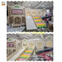 Aire de jeux intérieure moderne pour enfants, petite, couleur naturelle, équipement de jeux doux avec toboggan et trampoline pour la maison