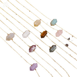 Collar con Colgante de Cristal de Cuarzo Natural en Bruto, Envuelto en Alambre, Joyería Curativa para Amantes del Estilo Bohemia - Product Image 1