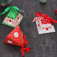 Boîte cadeau en papier de luxe en forme de pyramide triangulaire avec logo personnalisé imprimé en quatre couleurs, ruban et nœud, boîte à dragées en carton pour les fêtes