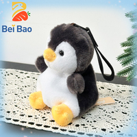 Porte-clés en peluche pingouin, poupée en peluche douce, pendentif de sac avec sangle en cuir, mini peluche pour machine à griffes, ornement à suspendre pour sac à dos, cadeau