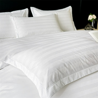 Parure de lit d'hôtel 4 pièces en polyester 100% écologique, lavable en machine, 2 cm d'épaisseur, blanc, avec housse de couette, logo personnalisé, luxe, fabrication en usine