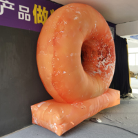 Modèle de beignet gonflable géant personnalisé pour pâtisserie, ornement extérieur, décoration de rue alimentaire, affichage publicitaire attrayant en forme de nourriture
