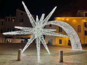 Décorations de Noël LED extérieures étanches IP65, étoile filante 3D lumineuse, 24V/110V/220V, style guirlande, à intensité variable, personnalisable - Product Image 1