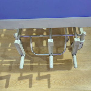 Lit médical manuel Yizhuokang Sz-S201 avec dossier et repose-jambes pour personnes âgées et patients, usage hospitalier et soins intensifs - Product Image 1