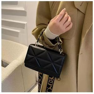 Hot Selling <b>Cross</b>-Border Trend Single-Shoulder Crossbody Bag <b>Men</b> Women PU Leather Nylon Lock Closure Contrasting Color Lady - Product Image 3