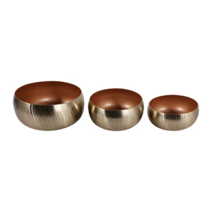 Set di Tre Vasi Decorativi in Metallo Texturizzato per Interni ed Esterni - Product Image 4