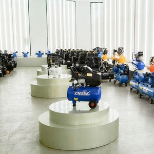 <span class=keywords><strong>Compresseur</strong></span> d'air à piston <span class=keywords><strong>vertical</strong></span> en vente directe d'usine 100L <span class=keywords><strong>150L</strong></span> 200L 300L 2hp 3HP 5.5HP - Product Image 4