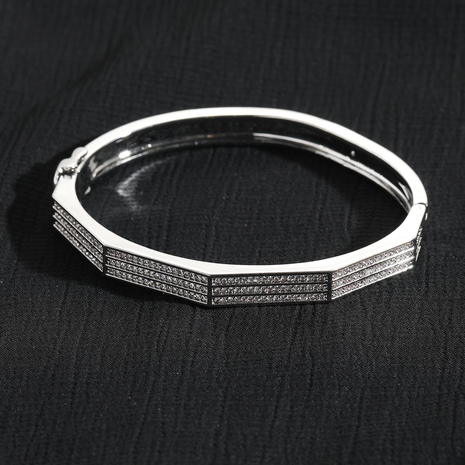 luxury tri color bangles with moissanite