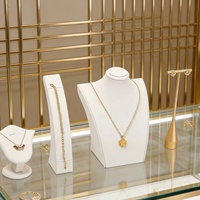 Ensemble de présentoirs à bijoux en PU blanc de qualité supérieure pour colliers, boucles d'oreilles, bagues, bracelets, vente au détail, rangement domestique, nouveau design 2026 ODM