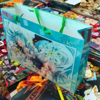92 types de sacs en papier design collage 59,5*42*18cm, sacs cadeaux Miku Virtual Diva, pour événements anime, réunions cosplay, Comic Expo
