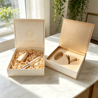 Boîte cadeau rigide Echo Fresh Green, logo gaufré sur le dessus, deux types de garnitures intérieures pour emballage de produits de soin botaniques