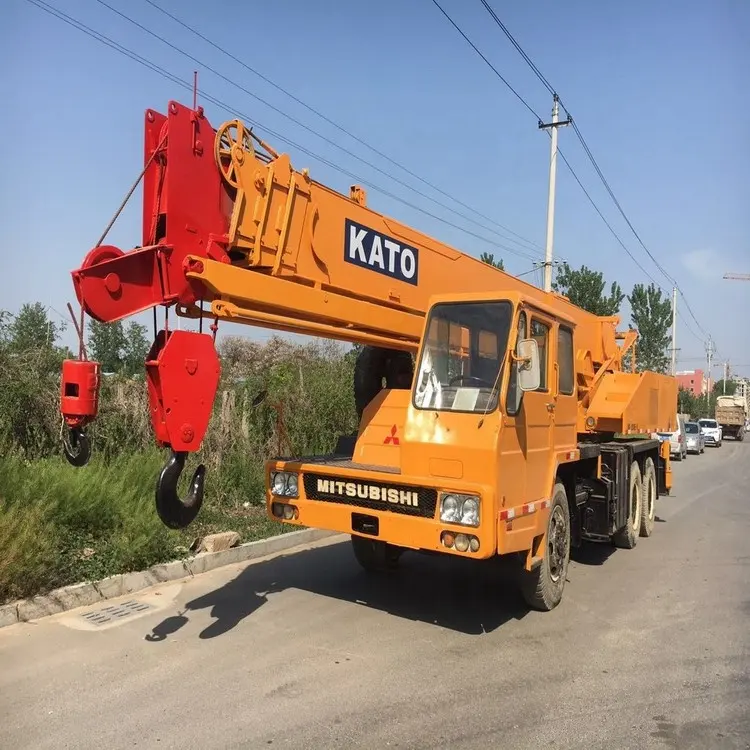 Gebruikt Kato NK250E-3 25 ton Vrachtwagen Kraan Met Mitsubishi Chassis