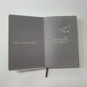 2026 Sổ tay chương trình nghị sự mới Sổ tay hàng năm với mẫu trang bên trong màu đen và trắng - Product Image 4