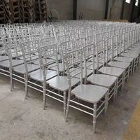 Chaises empilables en acier doré Qintai QT-224 personnalisées en usine, résistantes à l'eau, pour intérieur/extérieur, location, événements, hôtels