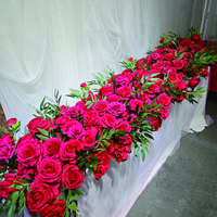 Décoration de table rouge, chemin de table floral, fournisseur de décorations pour événements de mariage, rangée de fleurs artificielles en soie pour allée et arche, roses et verdure
