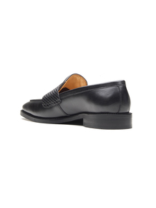 Mocasines de cuero importado con punta redonda para hombre, con diseño clásico sin cordones, construcción formal, forro de cuero DD y Ortholite. - Product Image 2
