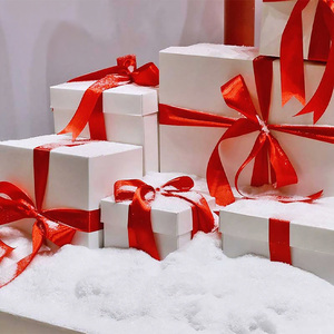 Cây giáng sinh hiện đại và đạo cụ hiển thị quà tặng cho cửa sổ cửa hàng cho mùa giáng sinh - Product Image 1