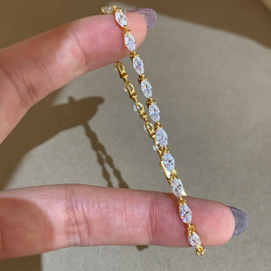 กำไลข้อมือเงินแท้ 925 ดีไซน์เรียบหรู สไตล์มินิมอล มีสินค้าพร้อมส่ง ขายส่งเครื่องประดับสำหรับผู้หญิง เหมาะสำหรับเป็นของขวัญ - Product Image 1