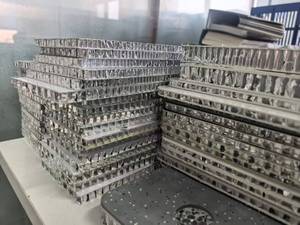 Competitive Price 7mm 8mm 10mm 12mm 18mm <strong>Aluminum</strong> <strong>Honeycomb</strong> <strong>Panel</strong> for Kitchen Cabinet / Ceiling / Building Facades - Product Image 2