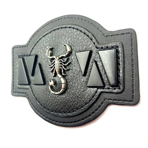 Patch en cuir Zhang Weis avec emblème de scorpion noir en relief 3D pour sacs et vêtements - Product Image 2