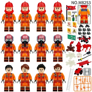 Venta al por mayor transfronteriza: Figuras de ladrillos militares de escala media serie M, juguetes de construcción de piezas pequeñas, plantas de plástico para niños de 7 a 14 años. - Product Image 5