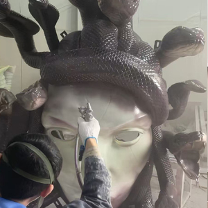 Statue en fibre de verre personnalisable, création artistique originale, représentant la créature mythologique grecque Medusa aux cheveux serpent. - Product Image 5