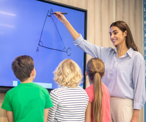 <span class=keywords><strong>Prix</strong></span> d'usine – Tableau interactif intelligent tout-en-un 65 pouces avec écran LCD, caméra IA 48MP, Android/Windows, certifié FCC/CE/ROSH pour les entreprises - Product Image 4
