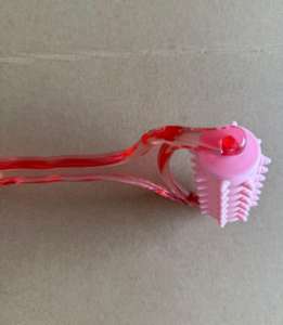 เครื่องนวดตัวขนาดเล็กแบบพกพา สะดวกสบาย ดีไซน์ทันสมัย รูปแบบแปรงพลาสติก - Product Image 2