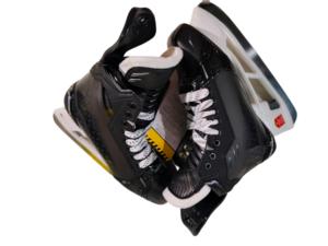 Patins à glace de niveau professionnel pour seniors, design léger avec support de cheville et protections en titane, fibre de carbone - Product Image 1