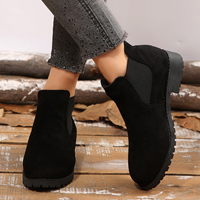 Bottines Chelsea pour femmes, talon bloc, daim, bout rond, élastique, semelle à crampons, coupe en V, bottes tendance, noires.