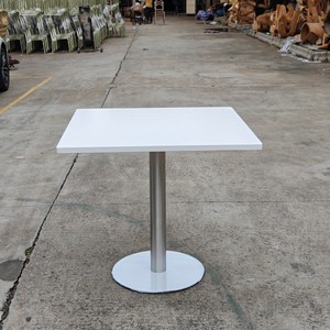 Mesa Redonda Minimalista con Patas de Metal Resistentes para Uso Comercial - Product Image 2