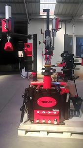 Machine à changer et équilibrer les pneus automatique Tricar en promotion avec certification CE et équilibreuse de roues intégrée - Product Image 6