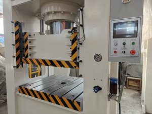 Presse hydraulique multifonctionnelle haute vitesse CE XINLI 200 tonnes à cadre fermé, commande PLC, pour formage industriel, moteur et engrenages - Product Image 5
