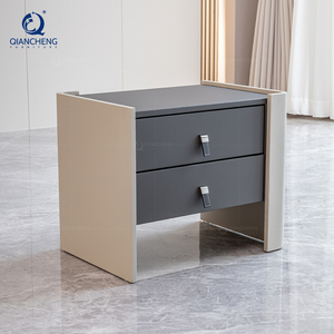 Ensemble <span class=keywords><strong>de</strong></span> 2 tables <span class=keywords><strong>de</strong></span> <span class=keywords><strong>chevet</strong></span> italiennes minimalistes incurvées <span class=keywords><strong>de</strong></span> 30cm Nouveau mobilier élégant pour hôtel <span class=keywords><strong>Table</strong></span> <span class=keywords><strong>de</strong></span> chambre à coucher avec intérieur à tiroirs - Product Image 1
