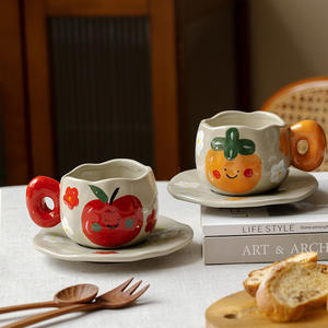 Tazas y platillos de café pintados a mano con motivos de pera, caqui y manzana, creativos, moldeados a mano, de cerámica irregular, para la hora del té. - Product Image 5