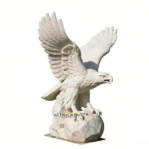 Grande Statua di Aquila in Marmo, Maestosa Scultura di Rapace Intagliata a Mano per Decorazione da Giardino e Esterni - Product Image 1