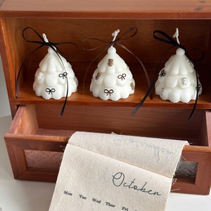 Lanjo Accesorios para Fotos, Velas Aromáticas de Cera de Soja con Diseño de Árbol de Navidad, Lazo Pintado a Mano y Osito de Peluche - Acción de Gracias, Cumpleaños - Product Image 3