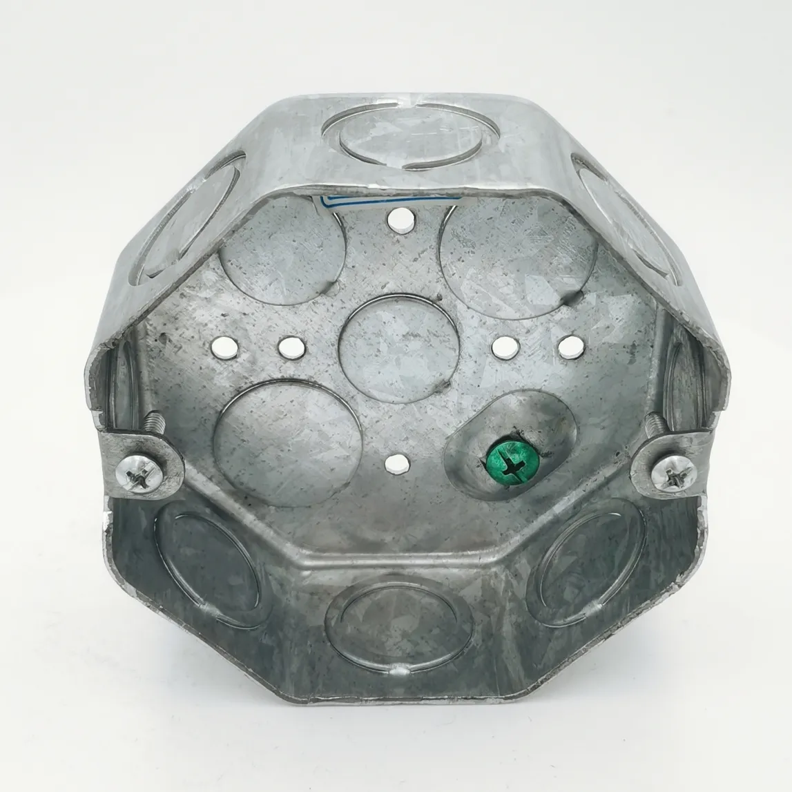 Octagon da 4 "profondo 42mm con coudit KOS e messa a terra rialzata sulla scatola elettrica di giunzione del condotto in acciaio inferiore
