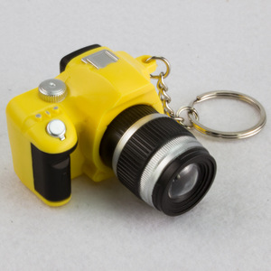 Porte-clés Appareil Photo Reflex Numérique Anime Cartoon, Mini Caméra Lampe Torche LED Ultra Lumineuse avec Batteries PVC Incluses - Product Image 2
