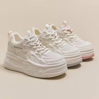 Nouvelle Collection Printemps 2026 : Baskets Blanches à Semelle Épaisse et Bout Rond pour Femmes de Petite Taille, Rehaussant la Silhouette, Style Sophistiqué