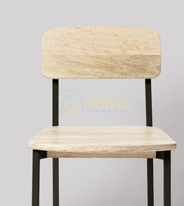 Chaise de salle à manger moderne en bois clair avec structure en métal noir, dossier arrondi, mobilier scandinave minimaliste industriel - Product Image 4