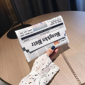 PVC donna 2024 graffiti con spalla in rete rossa per il tempo libero con catena a croce per il giornale piccola borsa quadrata creativa - Product Image 3