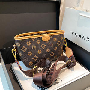 Bolsos de Diseñador Louis Versión 2025, Colores Surtidos, Bolso Tipo Cubo Plegable con Dos Asas y Cierre de Cremallera - Product Image 4